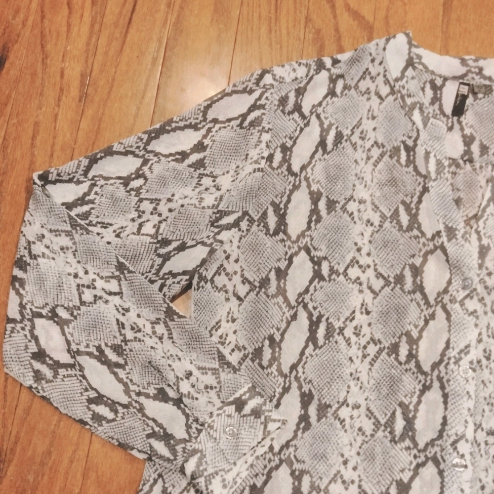 Kut From The Kloth Sinclair Button Down Blouse Gr… - image 3